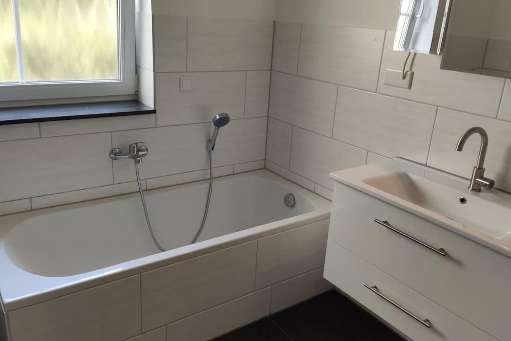 Neue 90 Qm 2-Zimmerwohnung Naehe Koeln Odenthal Esterno foto